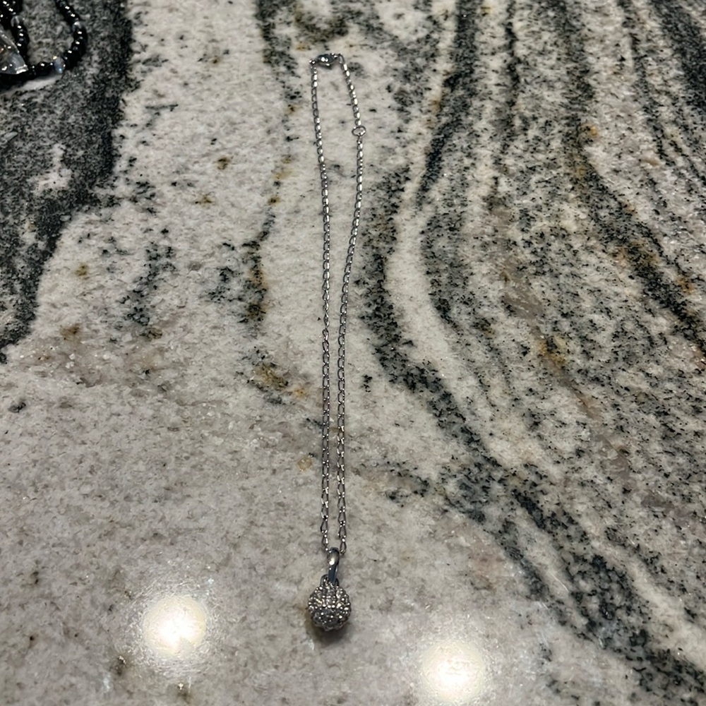 Elegant Silver Pendant Necklace